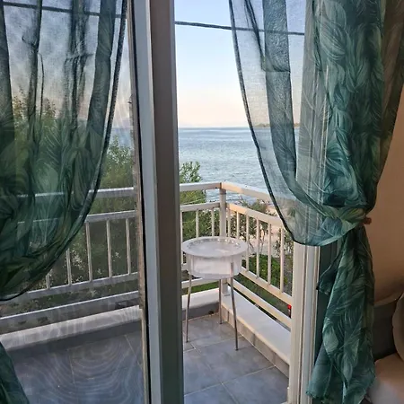 Couette-café Prinos 3*